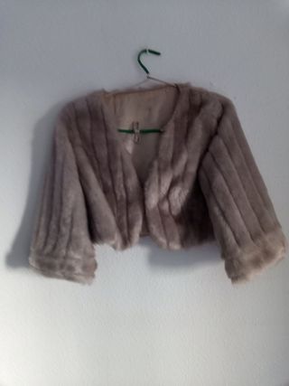 Chaquetita piel sintética beige/gris talla única