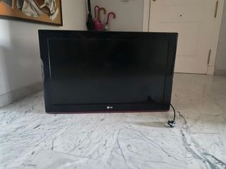 Televisor LG Negro y Rojo
