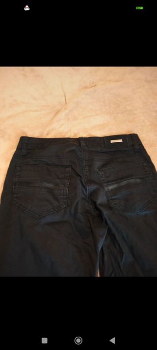 Pantalon Guess Negro en perfecto estado 