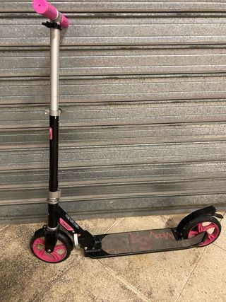 Patinete infantil rosa y negro