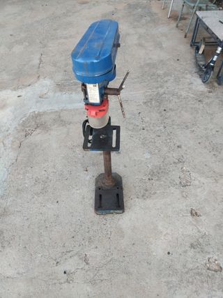 Taladro de columna azul