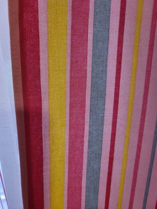 Cortinas multicolor y visillo