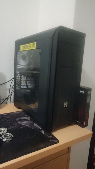 PC Sobremesa compacto. Poco Uso