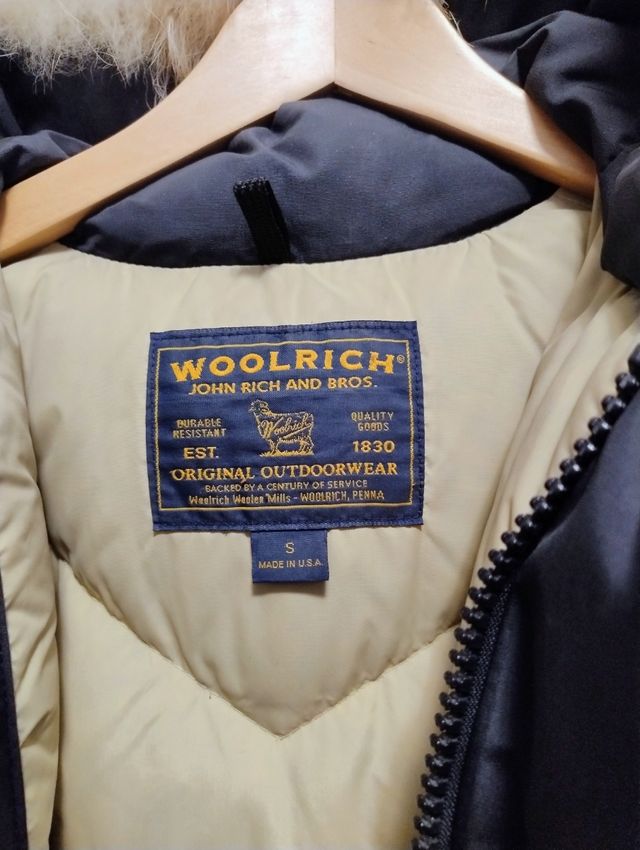 Arctic Parka Woolrich piuma d'oca nera.