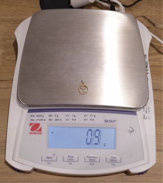 COLGANTE INDALO, ORO 18K/0.9