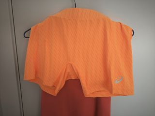 Vestido deportivo Asics naranja y coral