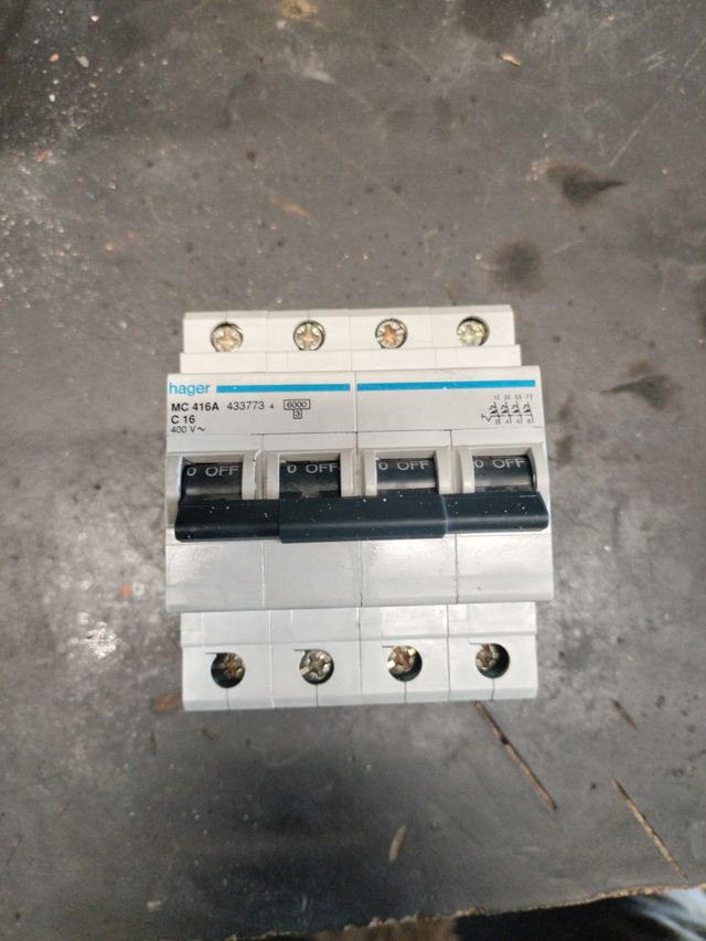 C16 Interruptor Trifasico Hager MC 416A