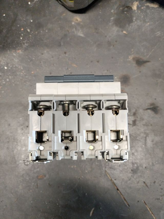 C16 Interruptor Trifasico Hager MC 416A