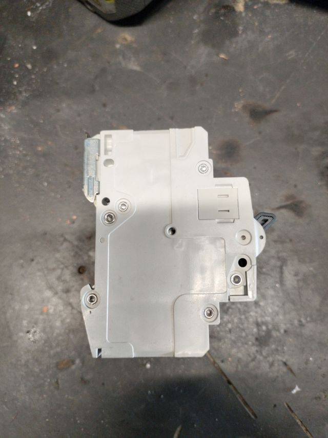 C16 Interruptor Trifasico Hager MC 416A