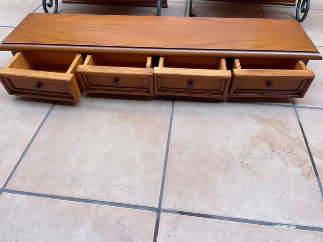 Mini mueble de madera con cajones y patas forjada