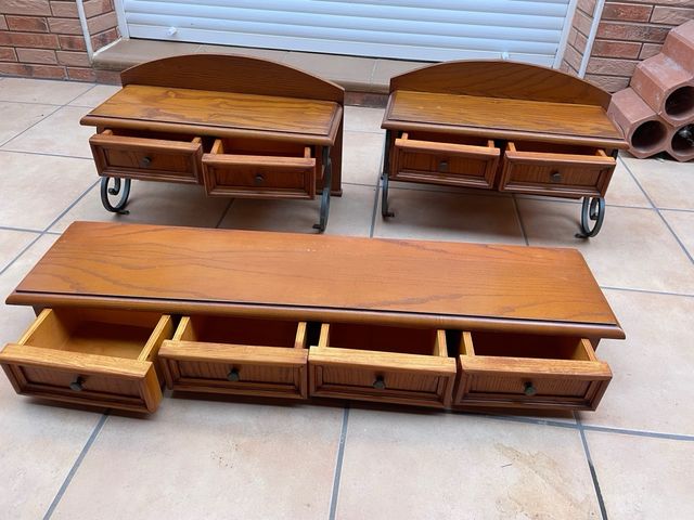 Mini mueble de madera con cajones y patas forjada