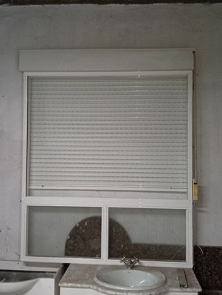 Ventanal de aluminio blanco