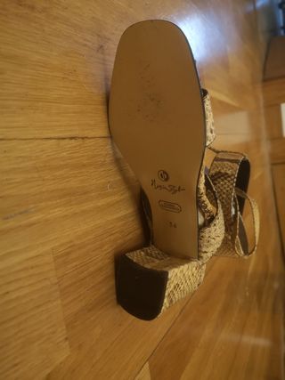 Sandalias efecto serpiente punta cuadrada