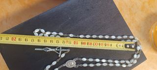 Rosario de cuentas nacaradas y crucifijo