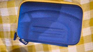 Funda transporte disco duro marca Evitta. 