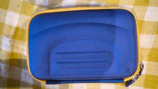 Funda transporte disco duro marca Evitta. 