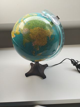 Globo terráqueo iluminado
