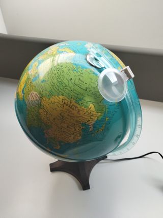 Globo terráqueo iluminado