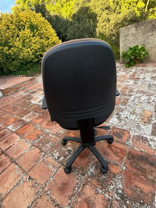 Silla de oficina giratoria marrón