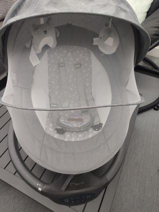 Mecedora bebé con mando y Bluetooth