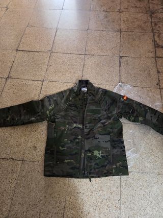 Chaqueta estampado militar