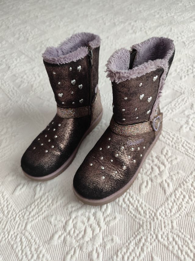 Botas Skechers niña brillantina corazón núm 32.