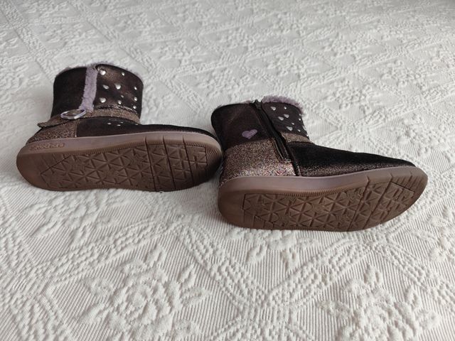 Botas Skechers niña brillantina corazón núm 32.