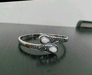 Bracciale in acciaio con opale