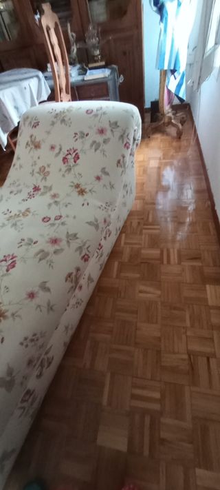 Diván tapizado floral