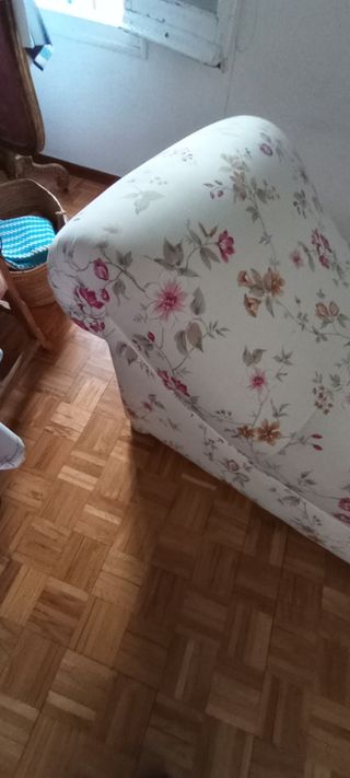 Diván tapizado floral