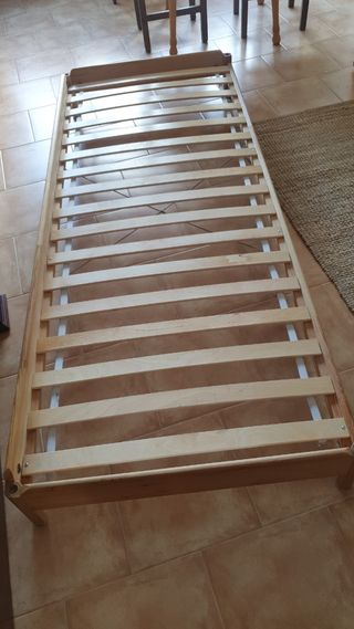 Cama apilable IKEA UTÅKER madera