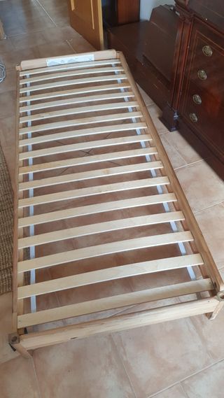 Cama apilable IKEA UTÅKER madera