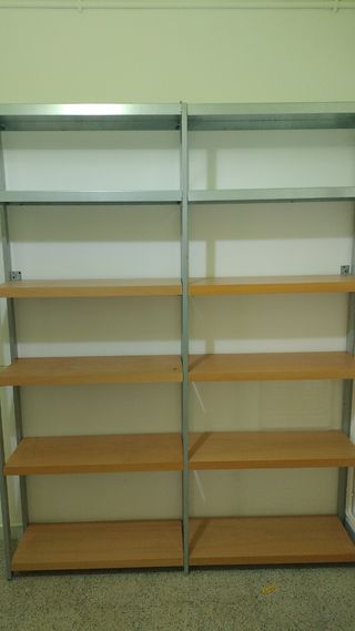 URGE VENDER
Estantería metálica y madera beige