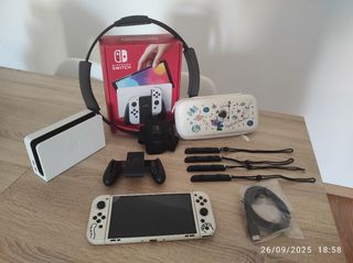 Nintendo Switch OLED Blanca y Negra.