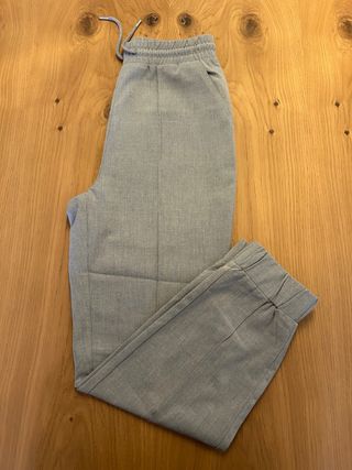 Pantalón jogger gris vestir