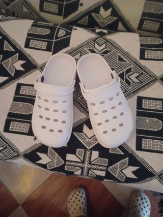 Chanclas blancas número 36 apenas uso