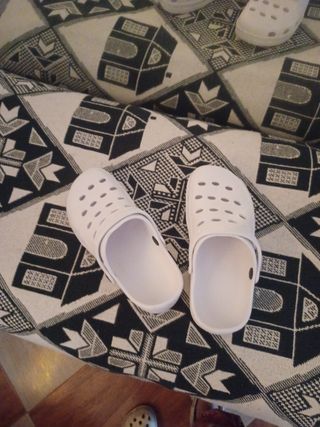 Chanclas blancas número 36 apenas uso