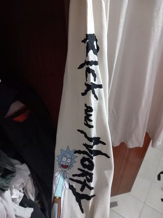 Camiseta Rick y Morty Bershka Talla L