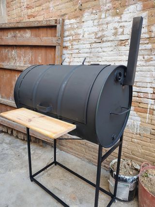 Barbacoa bidón metálico con mesa