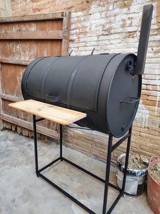 Barbacoa bidón metálico con mesa