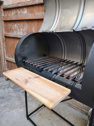 Barbacoa bidón metálico con mesa