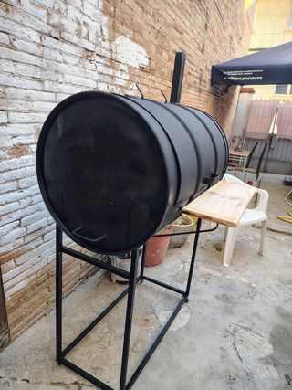 Barbacoa bidón metálico con mesa