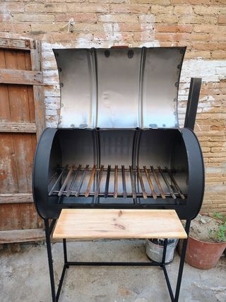 Barbacoa bidón metálico con mesa