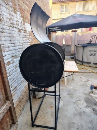 Barbacoa bidón metálico con mesa