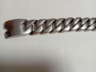 Pulsera de eslabones de metal plateado