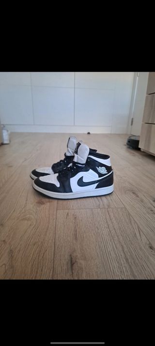 Nike Air Jordan 1 Mid Blanco y Negro