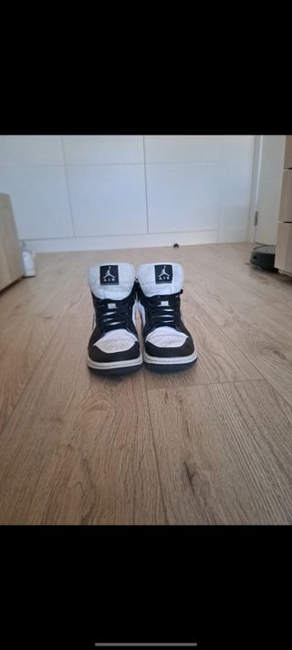 Nike Air Jordan 1 Mid Blanco y Negro