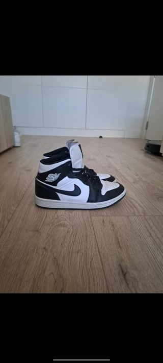 Nike Air Jordan 1 Mid Blanco y Negro