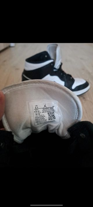 Nike Air Jordan 1 Mid Blanco y Negro