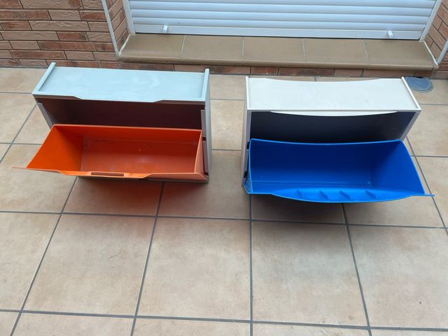 Mueble zapatero plástico azul y naranja